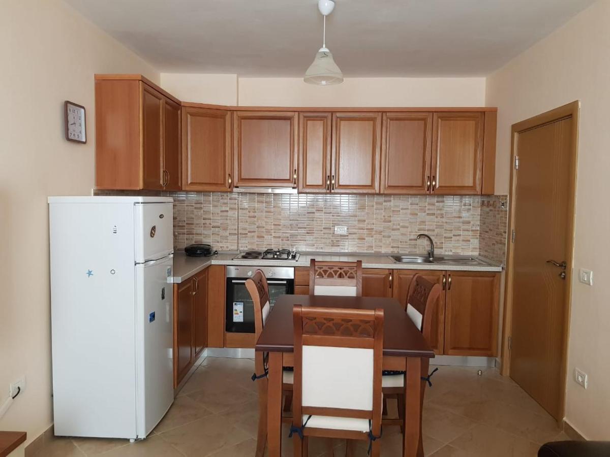 Comfortable Apartment Shëngjin Екстериор снимка